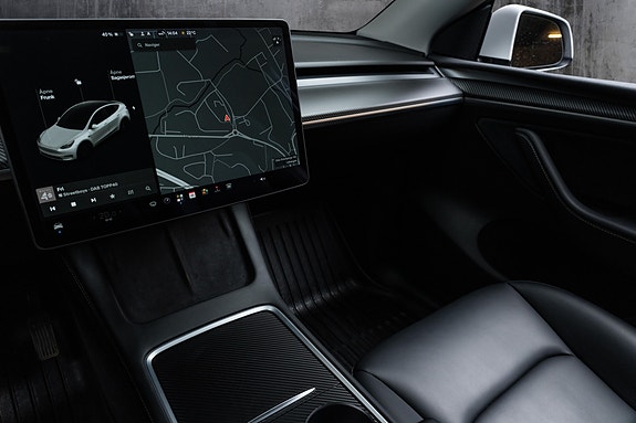 Tesla Model Y 15 of 30