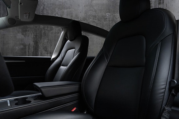 Tesla Model Y 27 of 30
