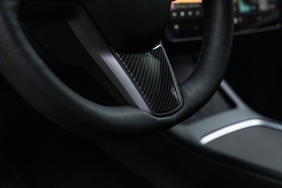 Tesla Model Y 26 of 30