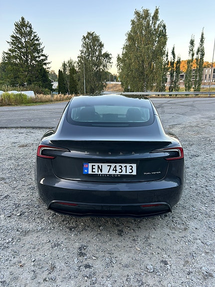 Tesla Model 3 10 of 17