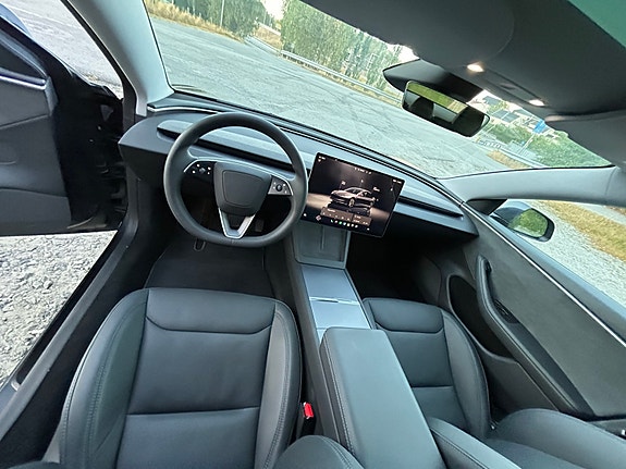 Tesla Model 3 14 of 17