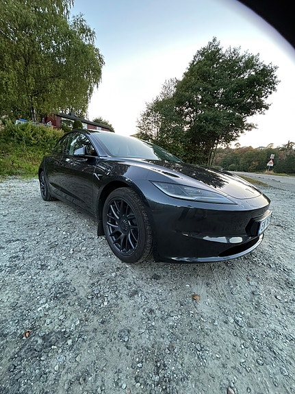Tesla Model 3 3 of 17