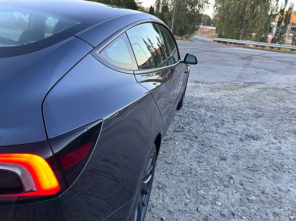 Tesla Model 3 8 of 17