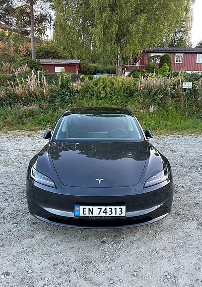 Tesla Model 3 2 of 17