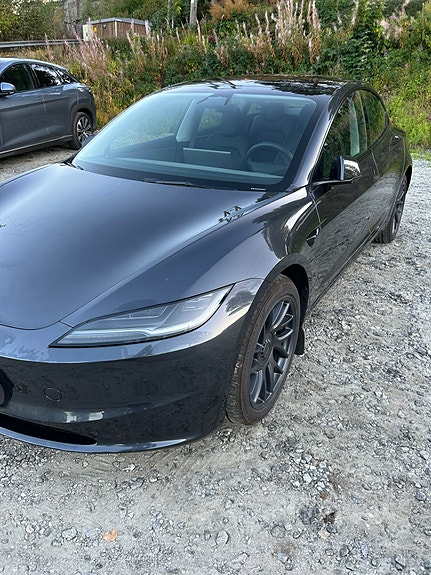 Tesla Model 3 9 of 17