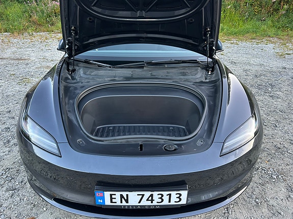 Tesla Model 3 17 of 17