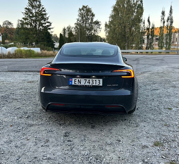 Tesla Model 3 6 of 17