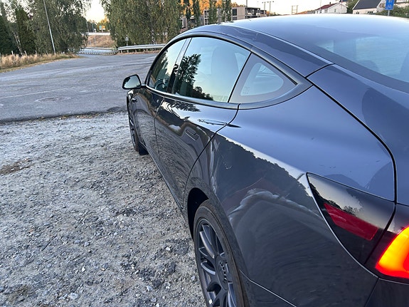 Tesla Model 3 7 of 17