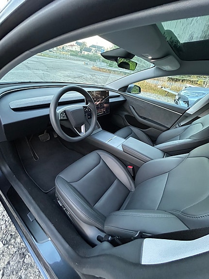 Tesla Model 3 13 of 17