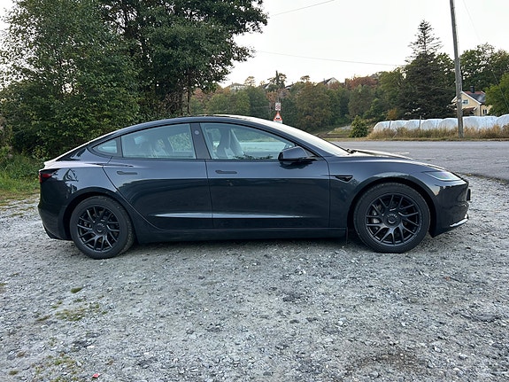 Tesla Model 3 5 of 17