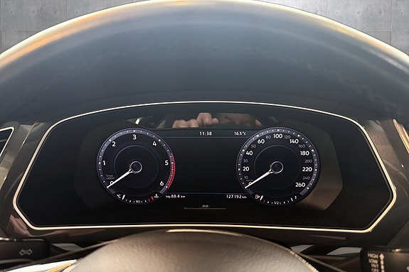 Volkswagen Tiguan 14 of 25