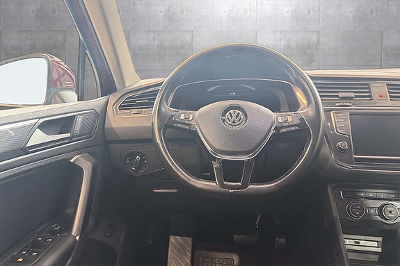 Volkswagen Tiguan 12 of 25