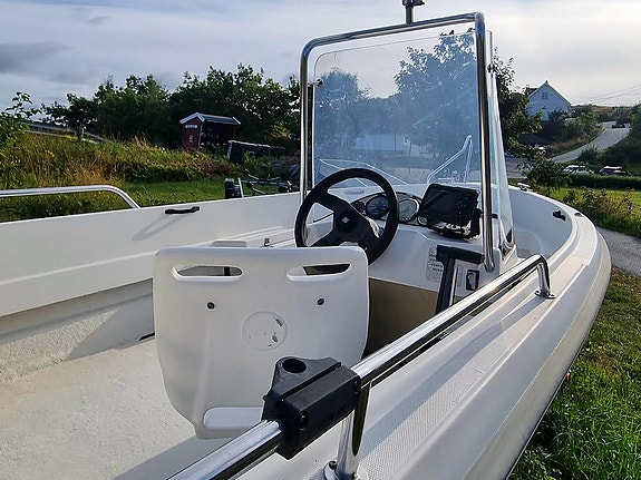 Uttern A56 m/Evinrude 75 hk E-TEC og henger – svært lite brukt. 8 of 9
