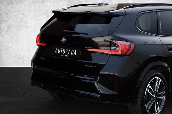BMW iX1 6 of 30