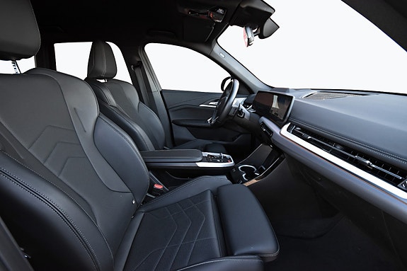 BMW iX1 14 of 30
