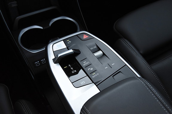 BMW iX1 28 of 30