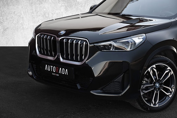 BMW iX1 2 of 30