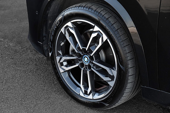 BMW iX1 13 of 30