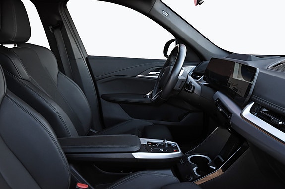 BMW iX1 15 of 30
