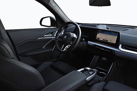 BMW iX1 17 of 30