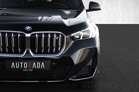 BMW iX1 4 of 30