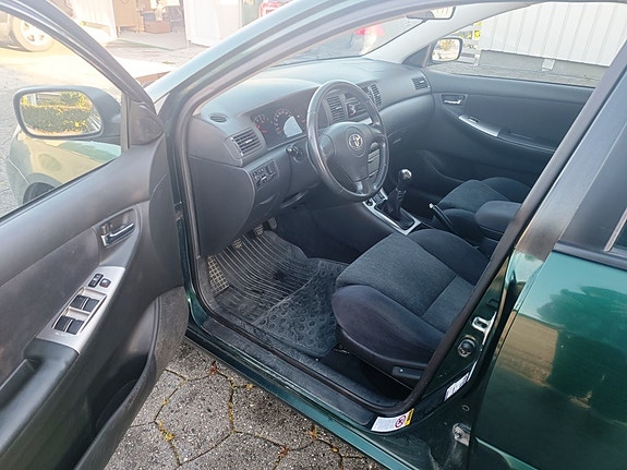 Toyota Corolla 11 of 16