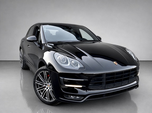 Porsche Macan Turbo 9 of 24