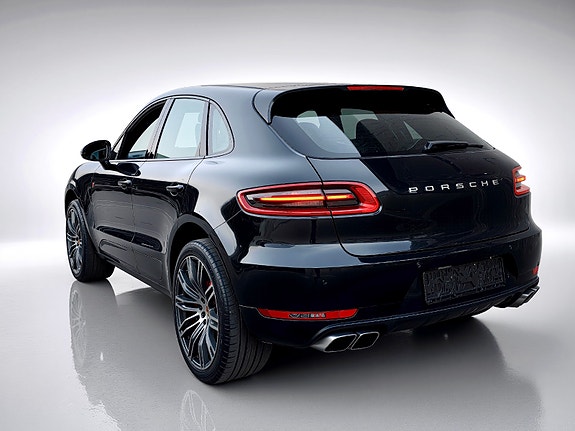 Porsche Macan Turbo 3 of 24