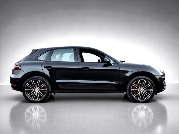 Porsche Macan Turbo 7 of 24