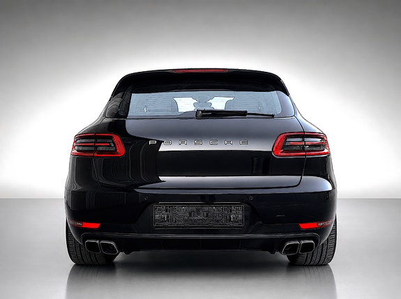 Porsche Macan Turbo 5 of 24