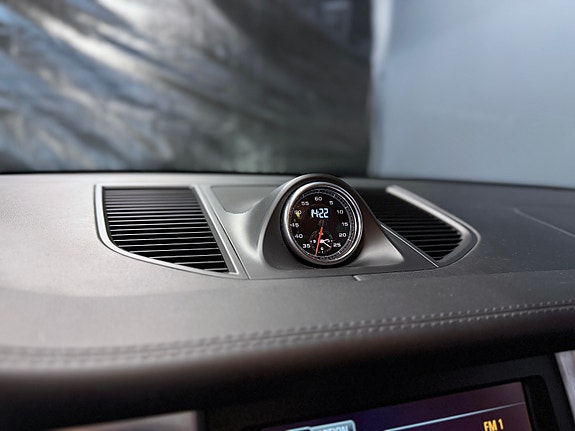 Porsche Macan Turbo 20 of 24