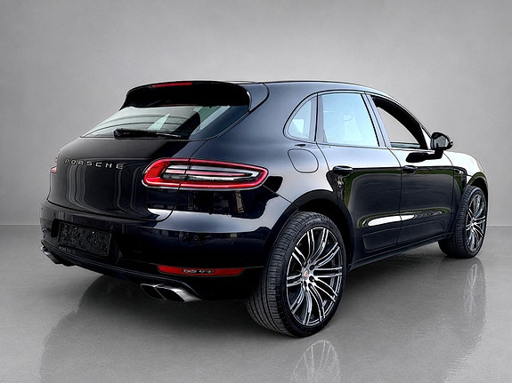 Porsche Macan Turbo 6 of 24