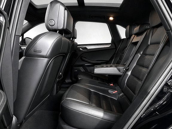 Porsche Macan Turbo 24 of 24