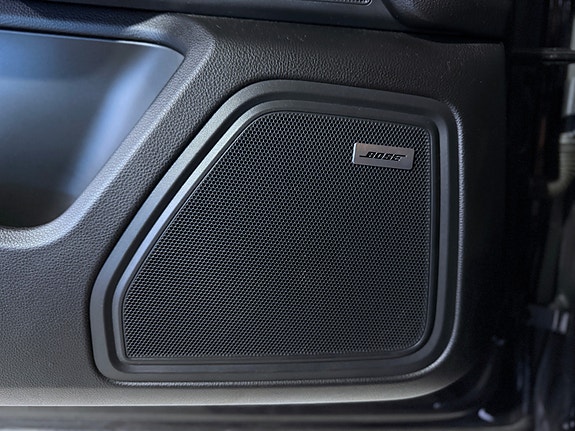 Porsche Macan Turbo 14 of 24