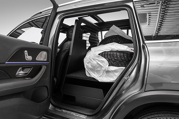 Mercedes-Benz GLS400 d 28 of 30