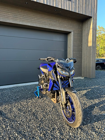 Yamaha MT-09 2 of 15