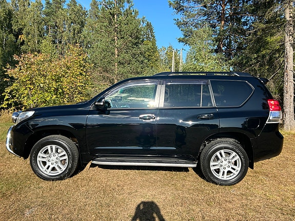 Toyota Land Cruiser 9 of 30