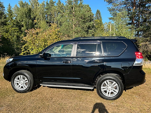 Toyota Land Cruiser 10 of 30