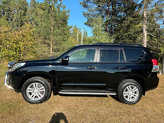 Toyota Land Cruiser 8 of 30