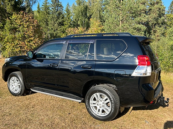 Toyota Land Cruiser 12 of 30