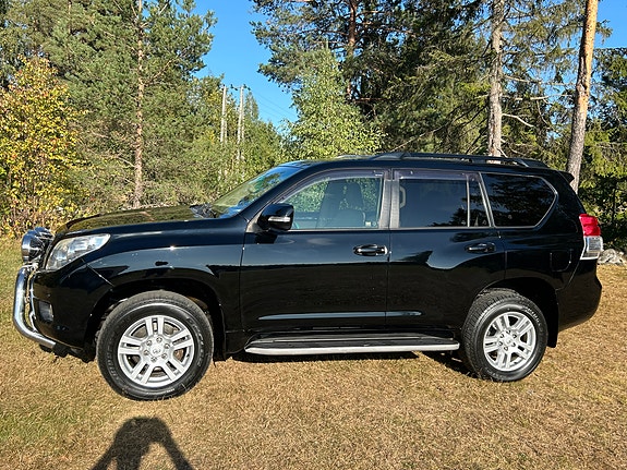 Toyota Land Cruiser 7 of 30