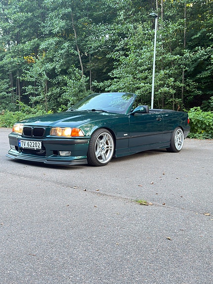 BMW 320i 2 of 30