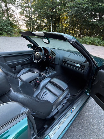 BMW 320i 12 of 30