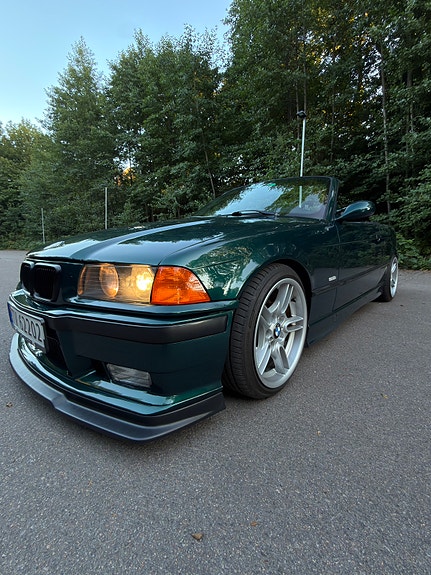 BMW 320i 5 of 30