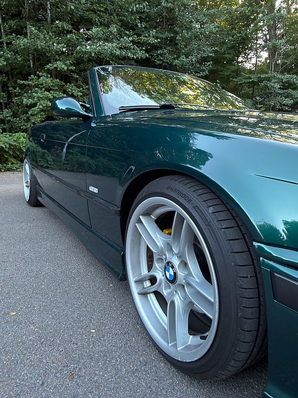 BMW 320i 4 of 30