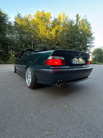 BMW 320i 7 of 30