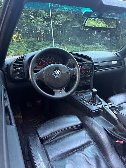 BMW 320i 13 of 30