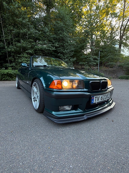 BMW 320i 3 of 30