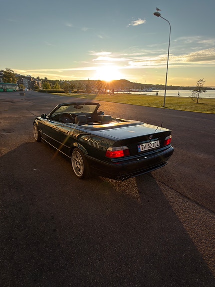 BMW 320i 9 of 30
