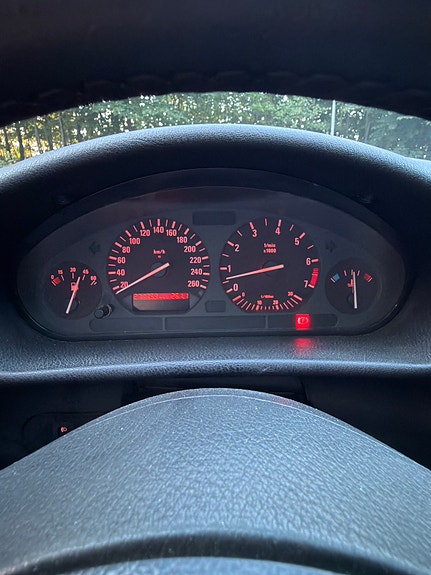 BMW 320i 14 of 30